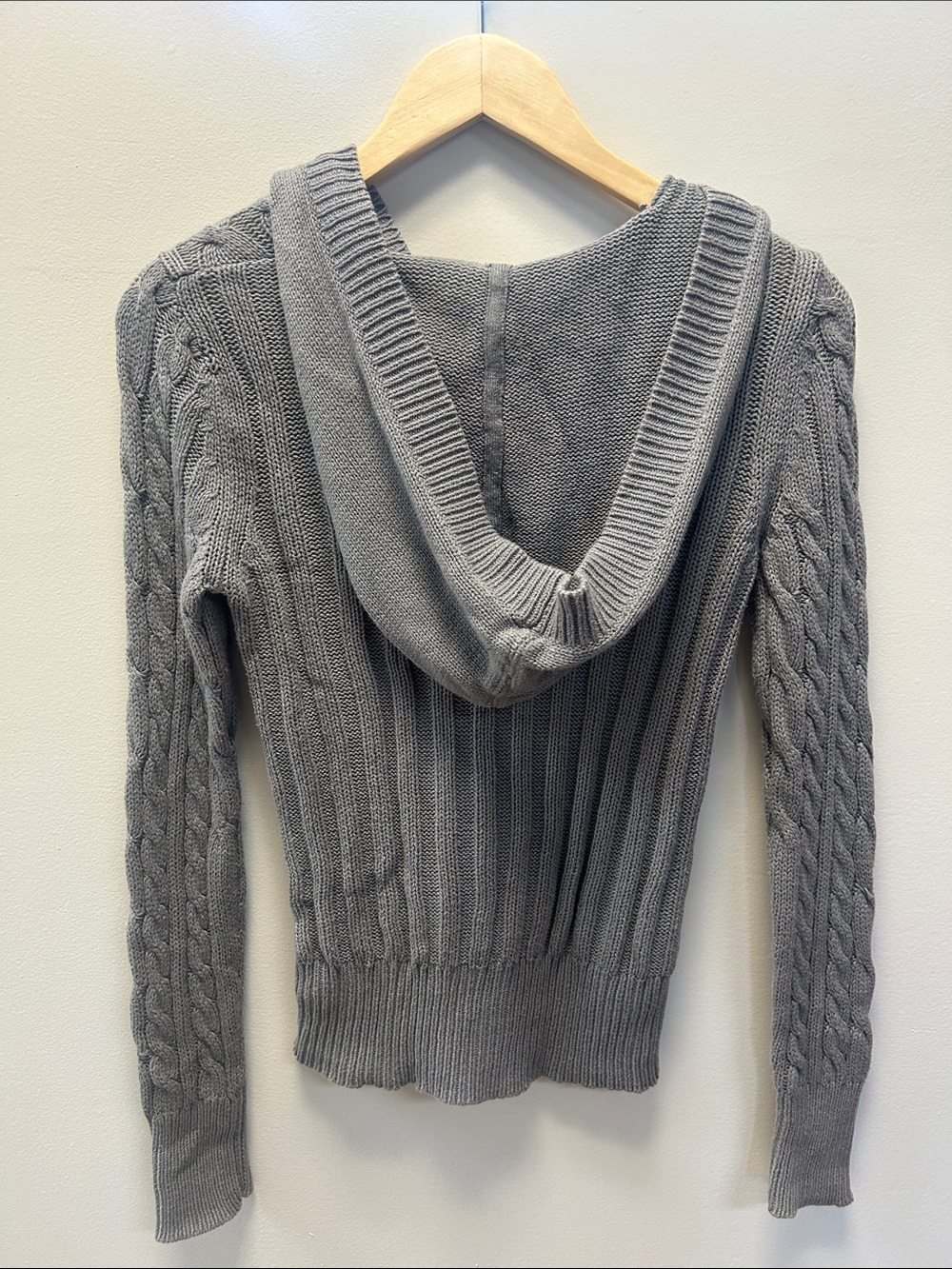 Aeropostale Y2Gray Cable Knit V-Neck Sweater with Button Detail - Picture 6 of 7